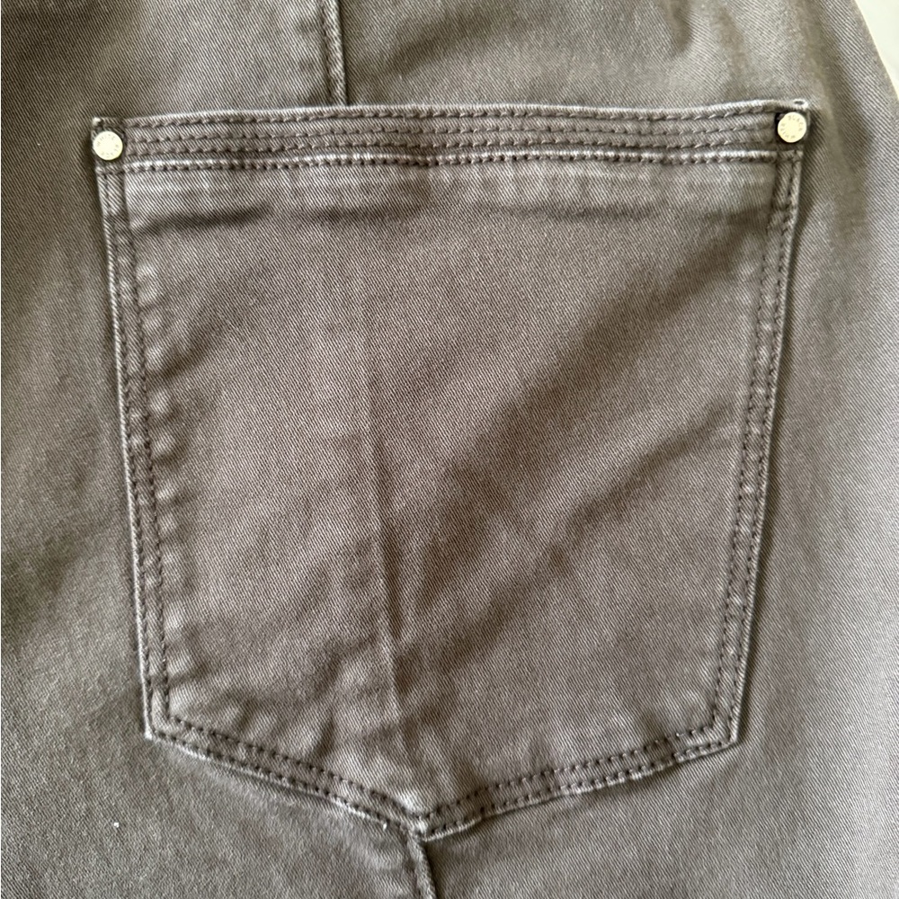 Women’s Soft Washed Brown Zip-Pocket Skinny Jeans - Picture 5 of 7